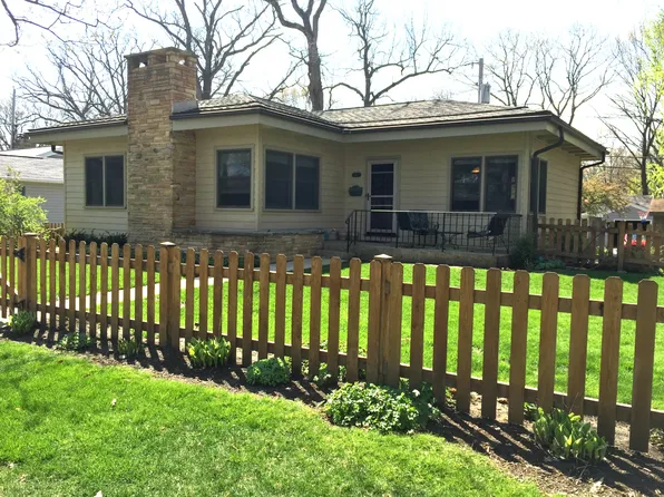 302 Woodward Ave, Geneva, IL 60134