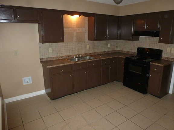 3rd image of 3630 Pembrook Dr