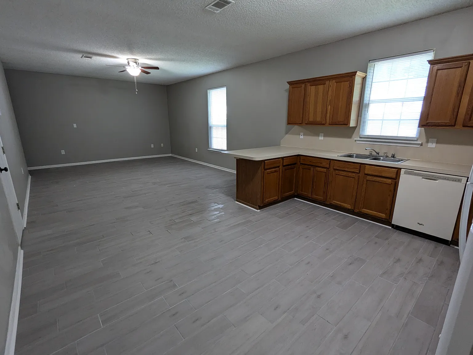 1 bed, 900 sqft, $800 — Photo 3