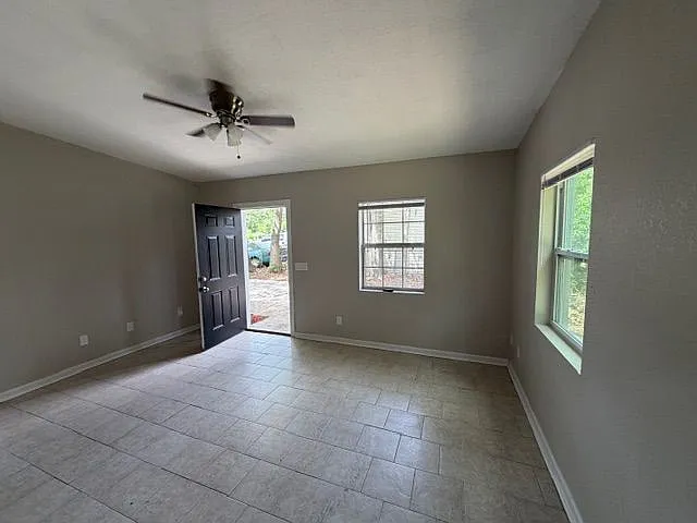 2 bed, 1.0 bath, 950 sqft, $1,395 — Photo 3