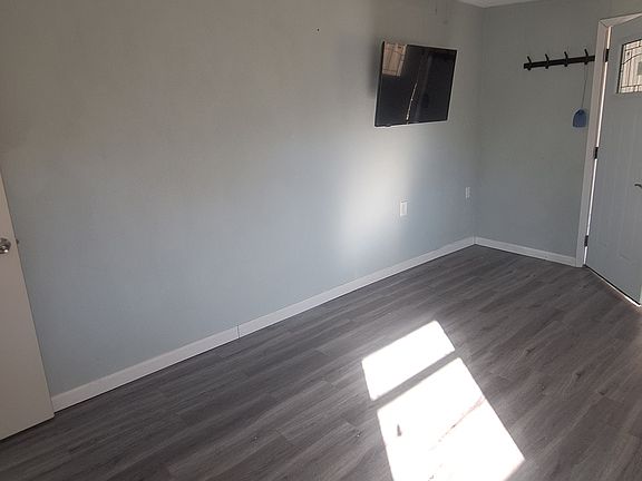 5th image of 126 Deer Lake Dr