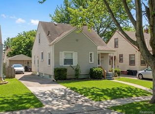 20220 Elkhart St, Harper Woods, MI 48225
