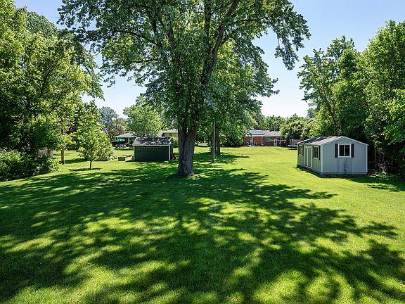 4th image of 249 Spruce Rd