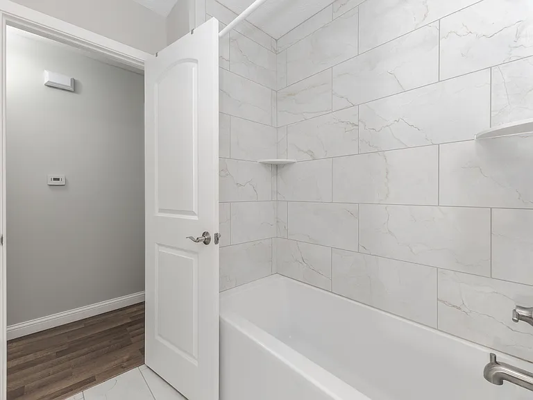 208 Edwards Dr — Photo 12