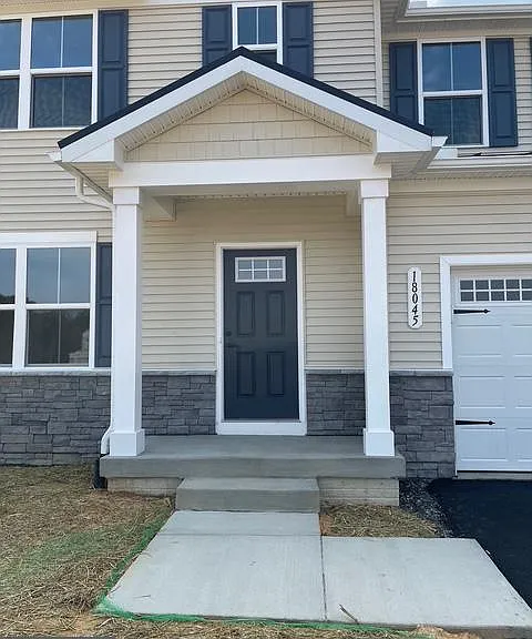 18045 South Village Dr — Photo 2