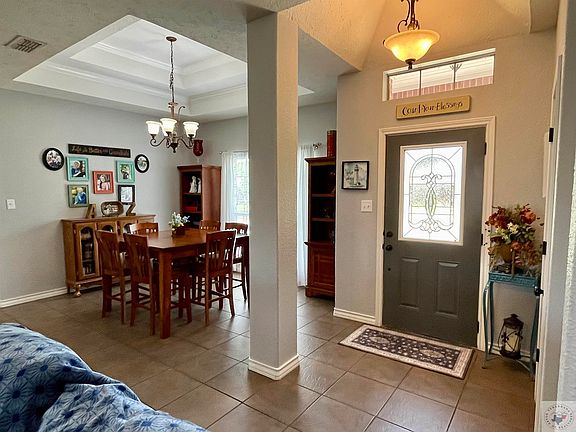 3rd image of 450 Meadowridge Cir