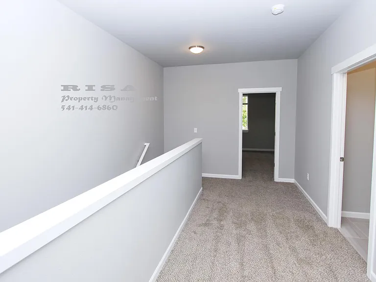 4185 Lancaster Dr NE — Photo 16
