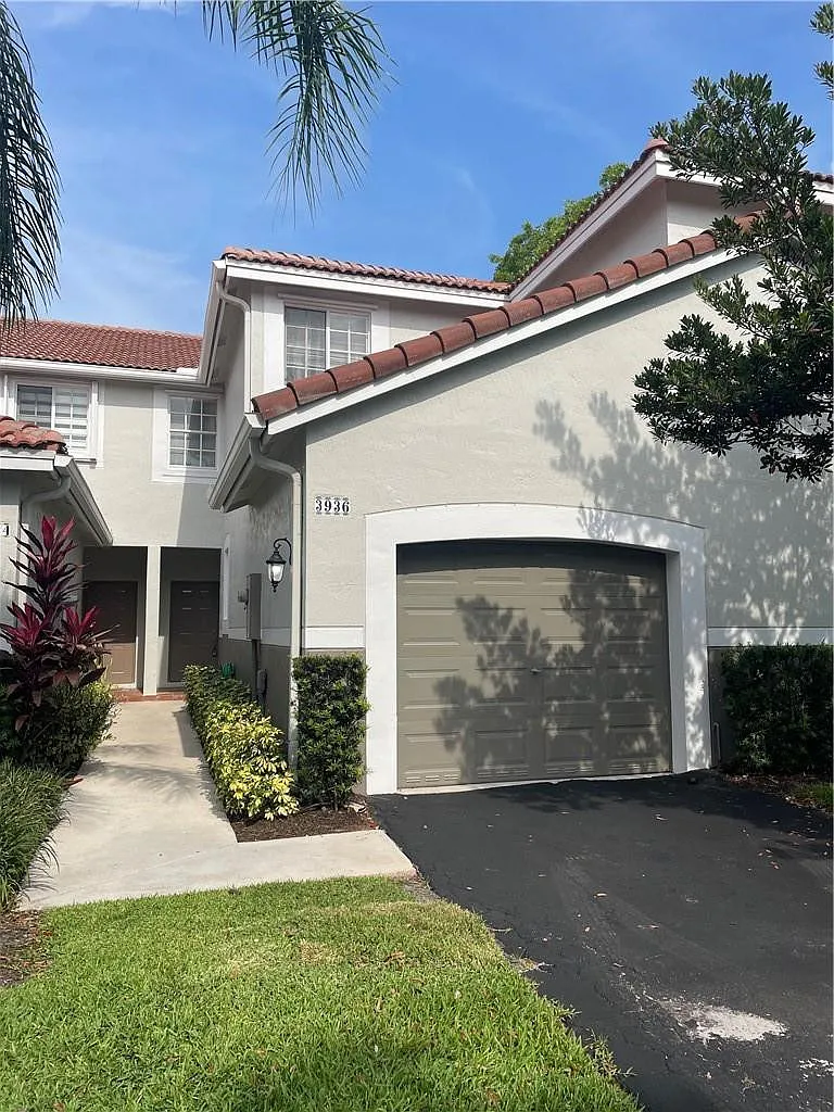3 bed, 2.5 bath, 1443 sqft, $3,450 — Photo 1