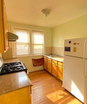 2nd image of 9511 43rd Ave Floor 2