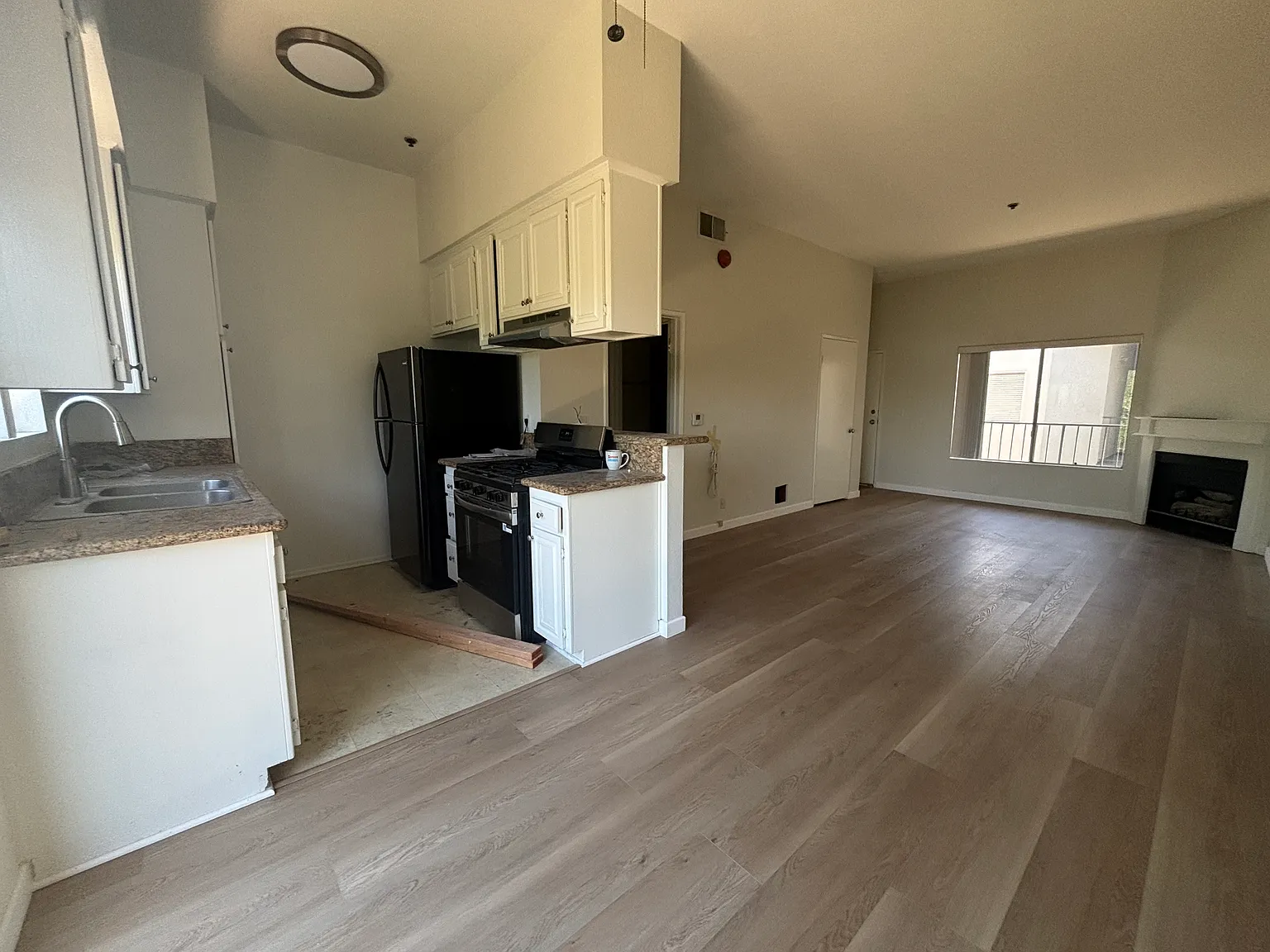 2 bed, 1000 sqft, $2,750 — Photo 2