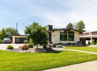 3210 S Parkside Dr, Lethbridge, AB T1K0E2