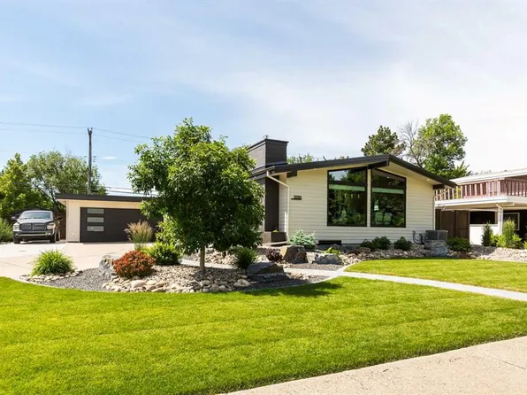 3210 S Parkside Dr, Lethbridge, AB T1K 0E2