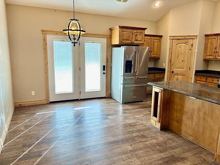 2612 Eastview Dr — Photo 5