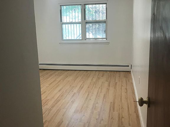 3rd image of 3614 Harper Ave #1