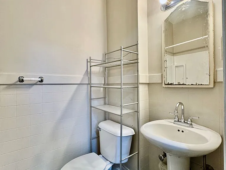 638 N Main St — Photo 17