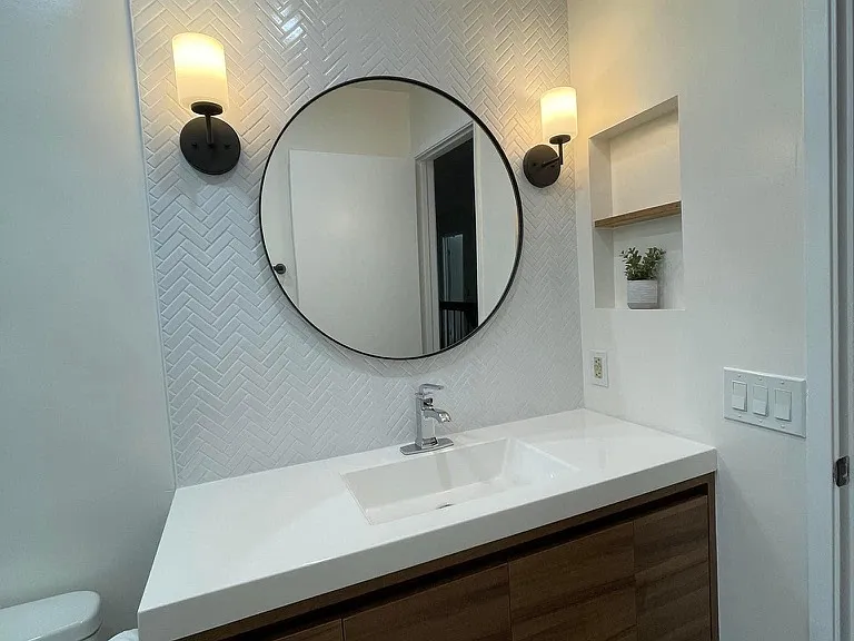 2nd Bath upstairs