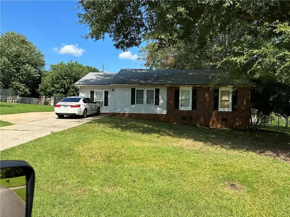 4515 Strickland Blvd, Flowery Branch, GA 30542