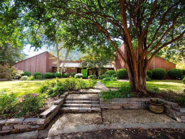 5 Yorktown, Conway, AR 72034