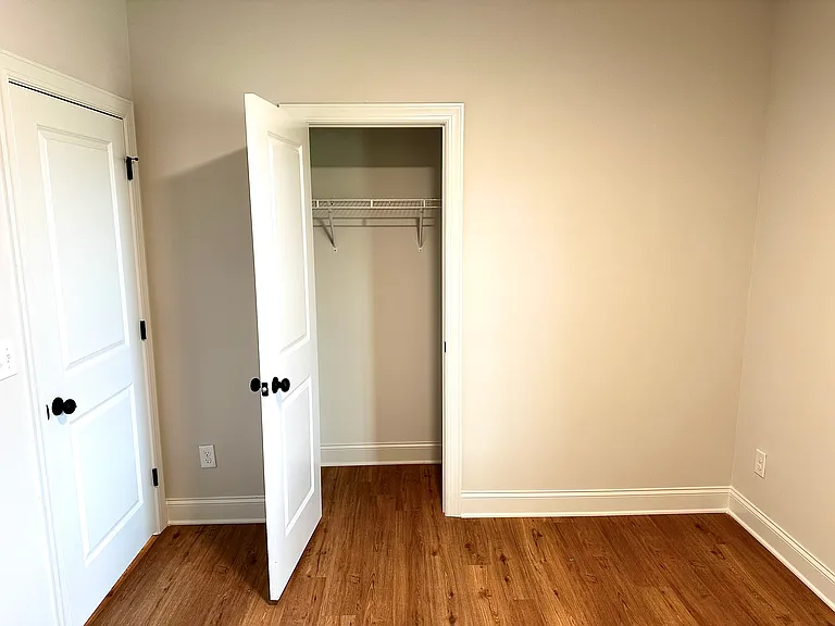 525 N Linwood Ave — Photo 33