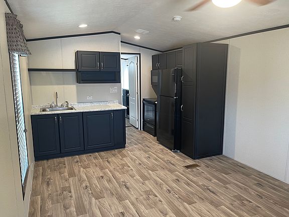 4th image of 1015 Davis St #9
