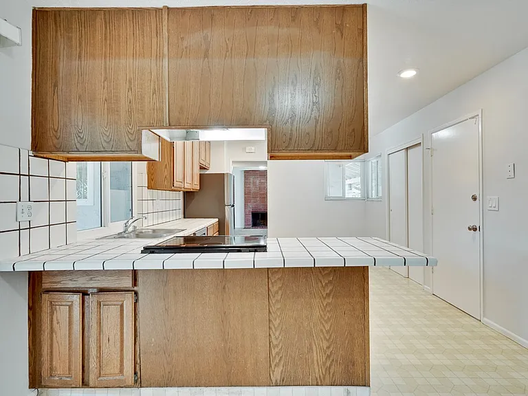 6063 Pineland Ave — Photo 10