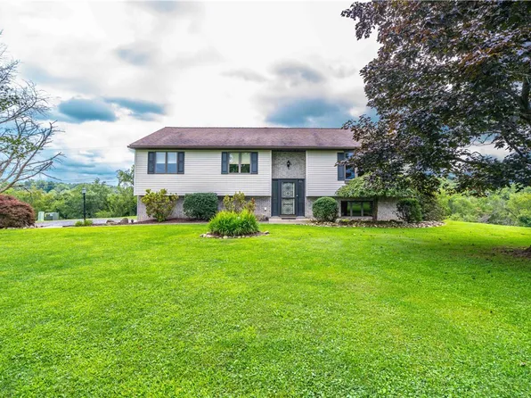 433 Spiering Hill Ct, New Kensington, PA 15068