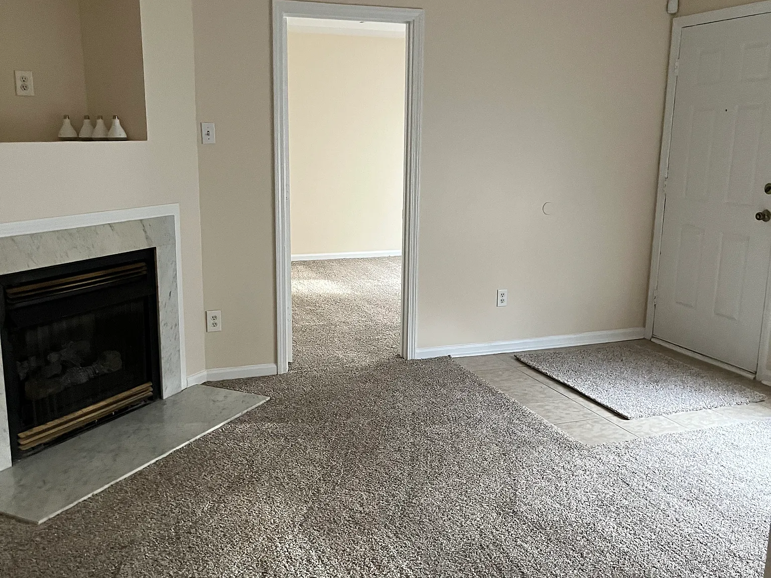 3 bed, 1016 sqft, $1,850 — Photo 2
