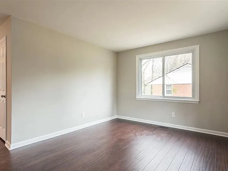 709 Glenbrook Dr — Photo 3