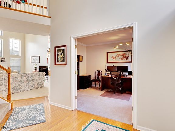 4th image of 377 Brentwood Blvd