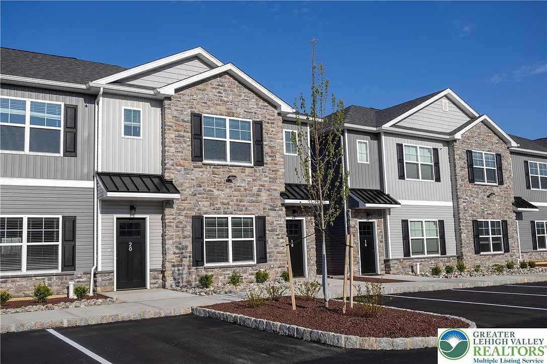 2 bed, 2.5 bath, 1380 sqft, $2,500 — Photo 2