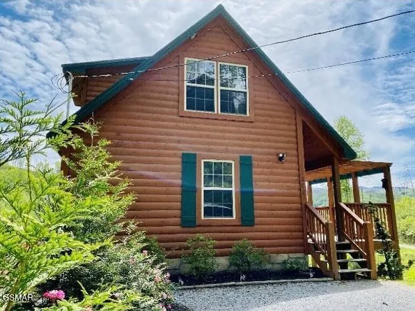 306 N Circle Dr, Gatlinburg, TN 37738