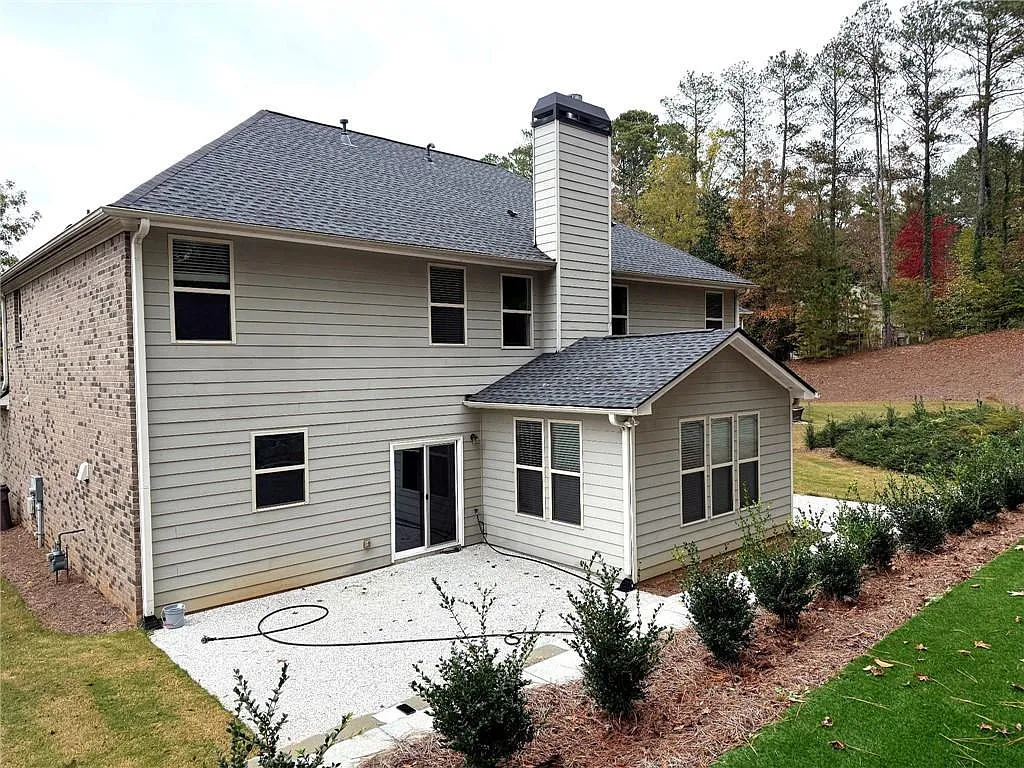 5 bed, 3.0 bath, 3372 sqft, $3,650 — Photo 2