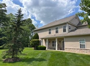 9069 Polaris Lakes Dr, Columbus, OH 43240