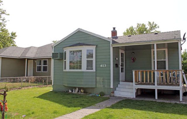 2nd image of 613 Helen St