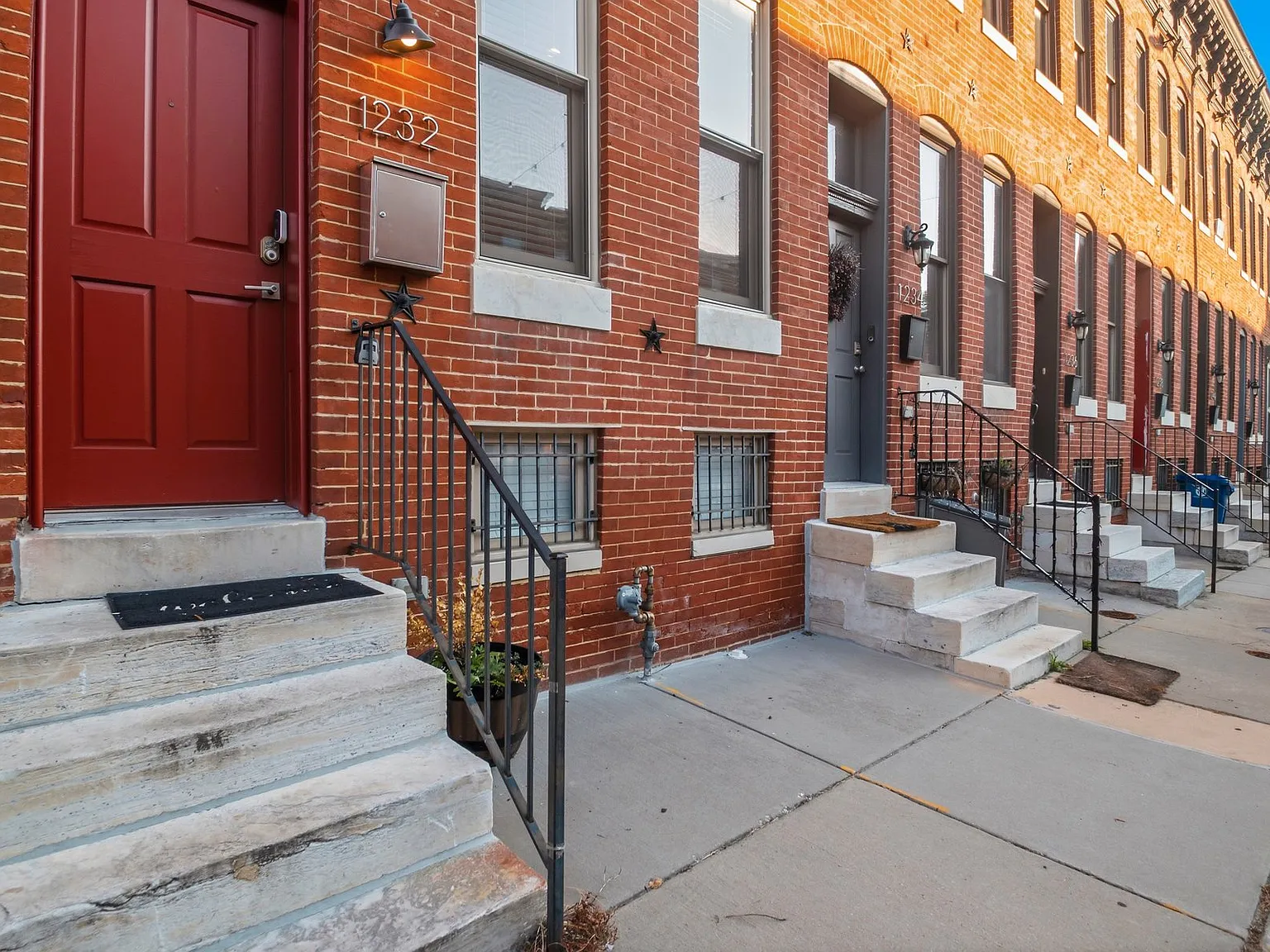 3 bed, 1992 sqft, $1,900 — Photo 2