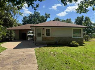 815 E 1st St, Eureka, KS 67045