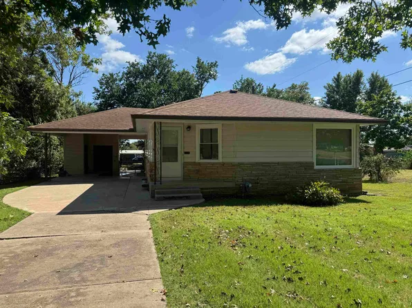 815 E 1st St, Eureka, KS 67045