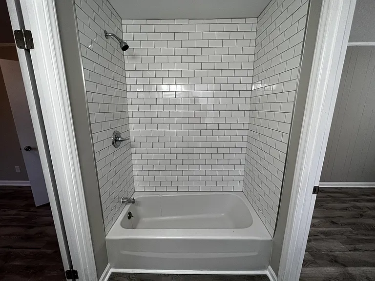 208 W Chestnut St — Photo 5