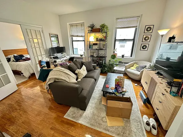 206 E 26th St #2F, New York, NY 10010