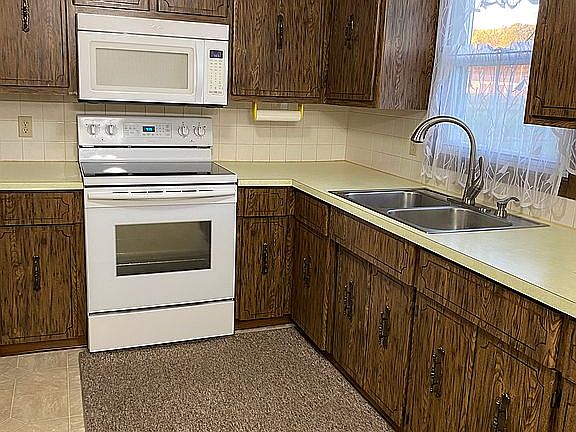 Kitchen- Samsung Range stays