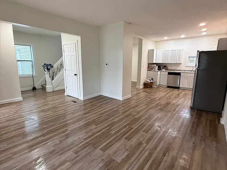124 Arthur Ave — Photo 2