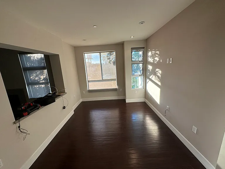 1666 Greenfield Ave #102 — Photo 27