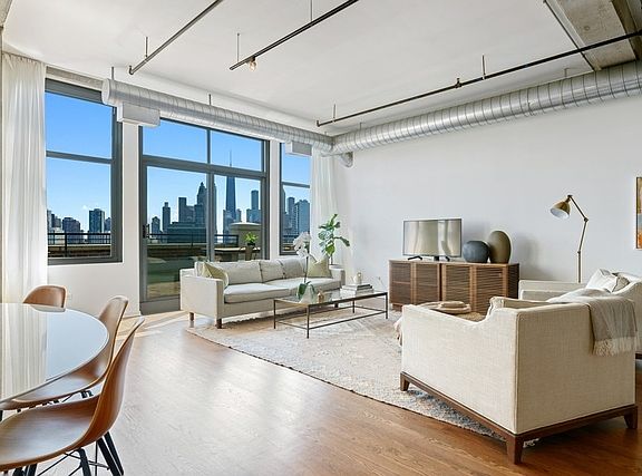 4th image of 900 N Kingsbury St APT 1064