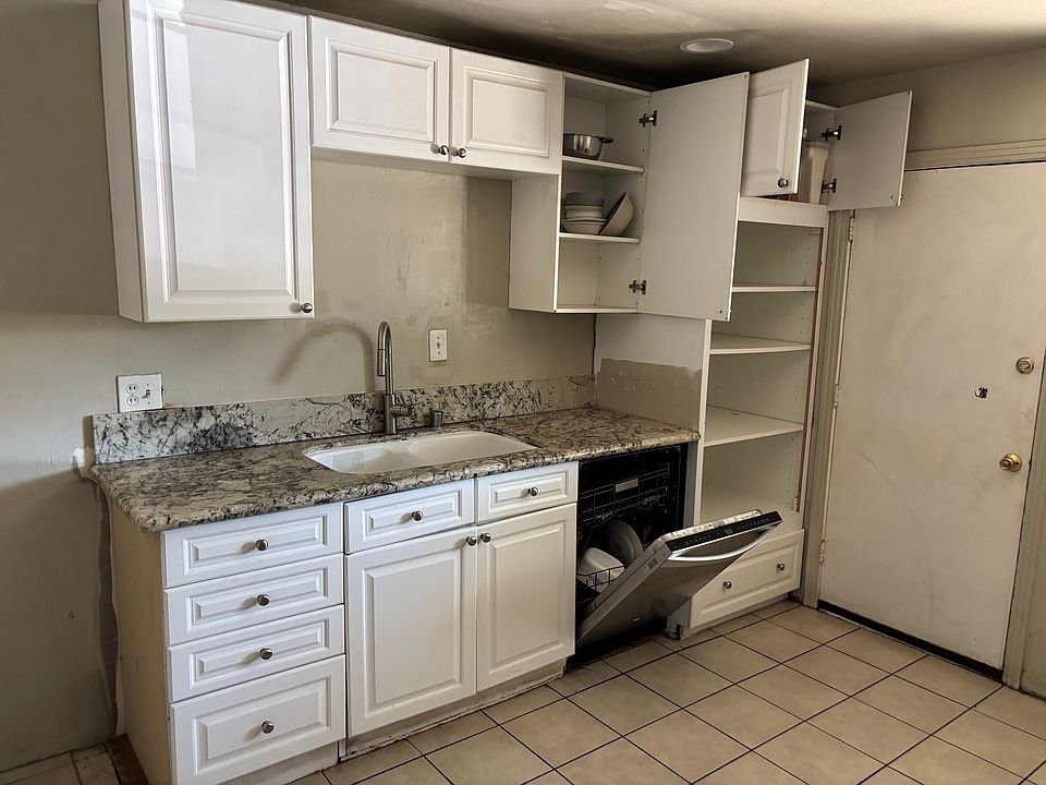 1st image of 565 E Plumb Ln