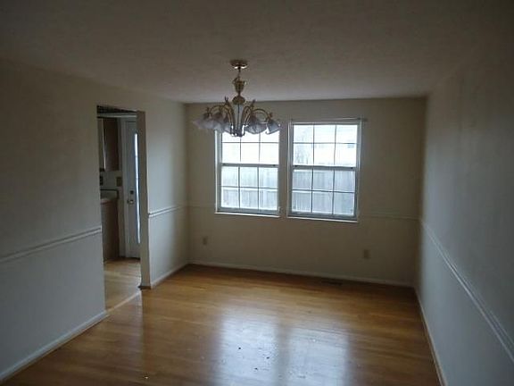 3rd image of 8059 Highfield Ct