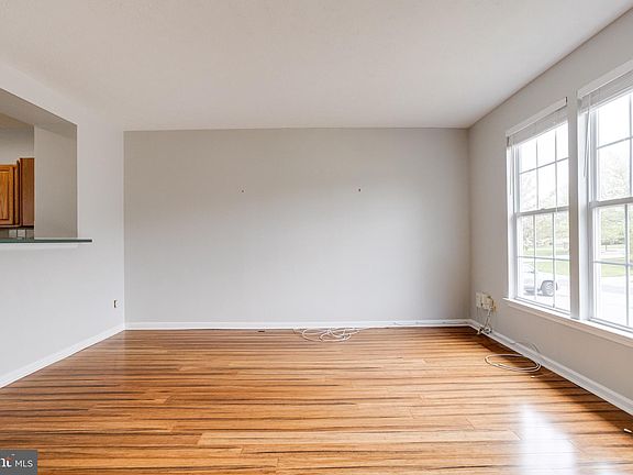3rd image of 107 Spencer Cir