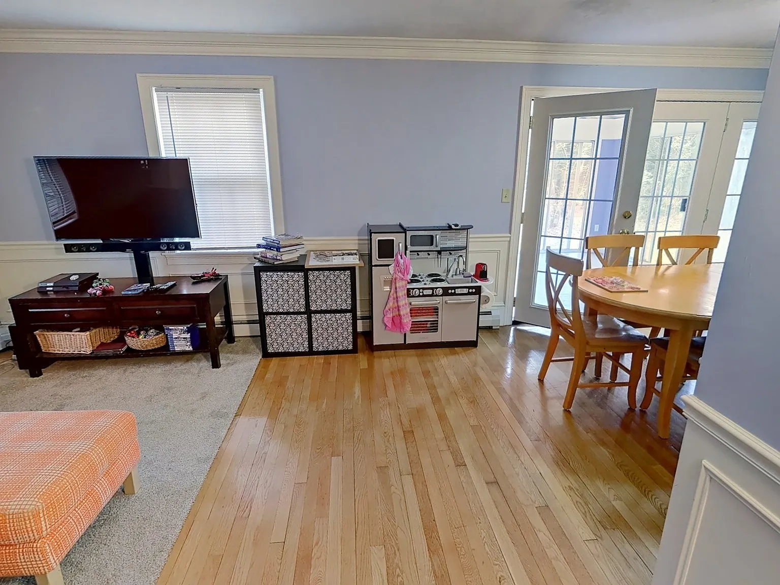 3 bed, 2.5 bath, 2442 sqft, $3,800 — Photo 3