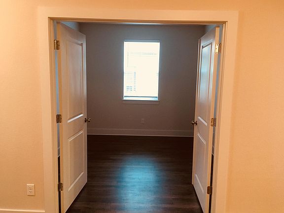 4th image of 1848 Greenwood Ln