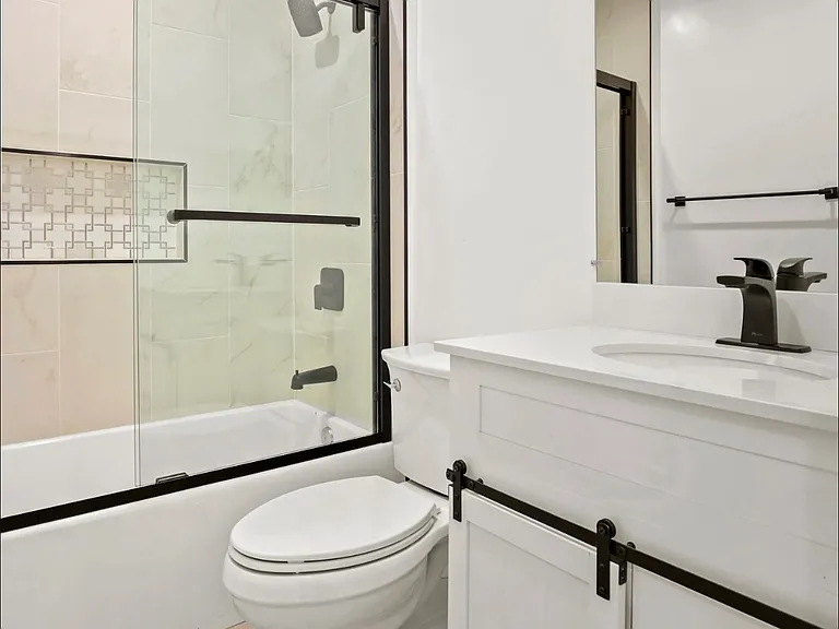 2561 W Avenue 30 E #E — Photo 6
