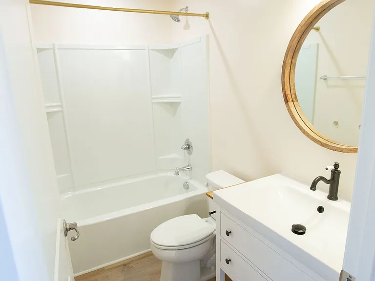 3rd floor full bathroom